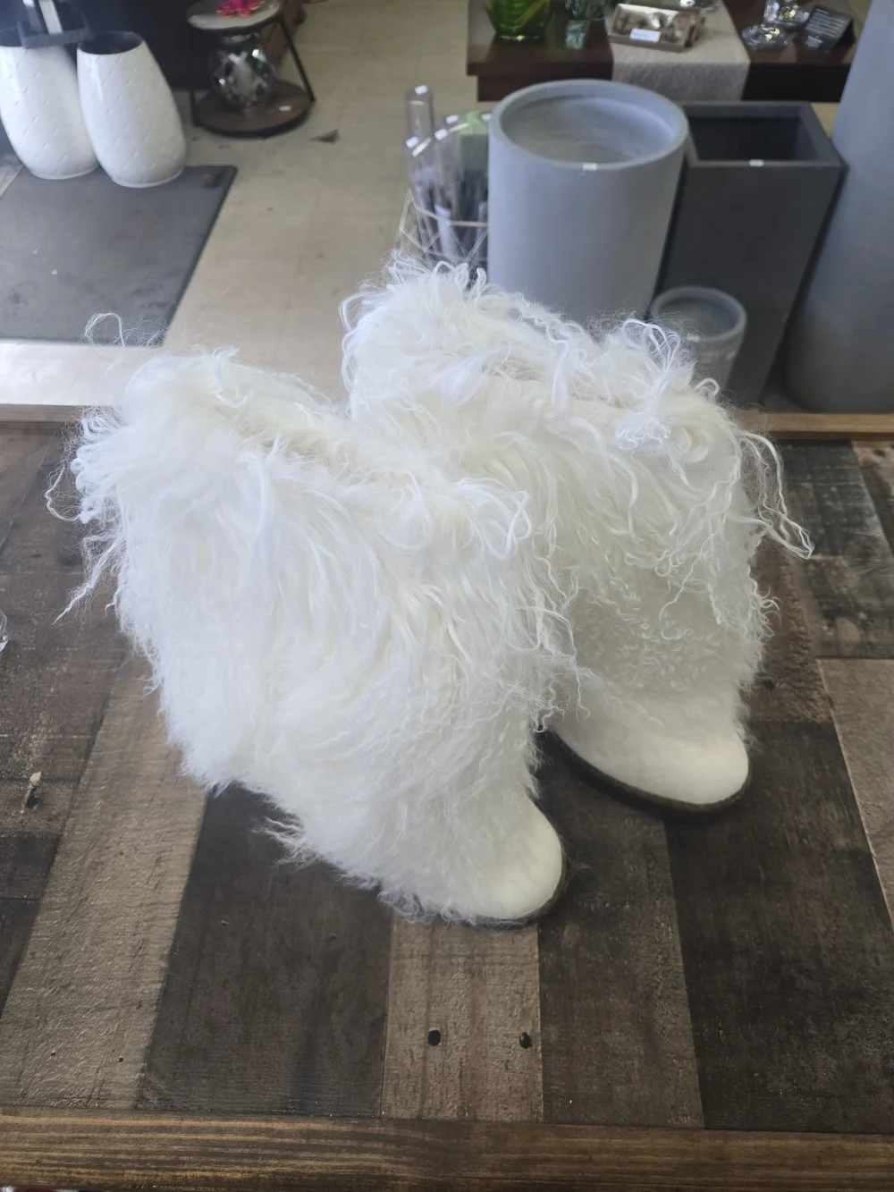 BearPaw Womens White Fur Boots Size 9